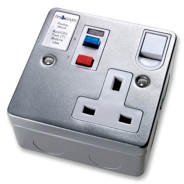 Metalclad 13A 1 Gang Single RCD Switched Socket, Active